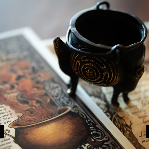 💛 Hand-Casted Brass Hekate’s Cauldron - Picture 3 of 8